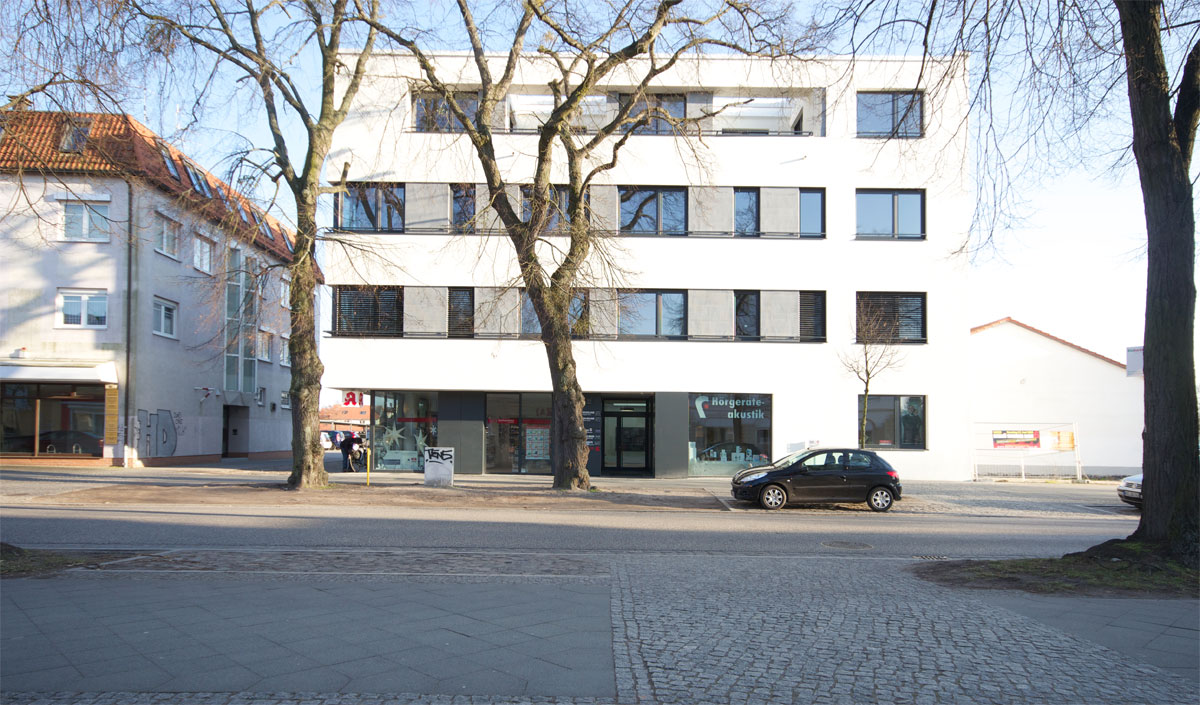 bah66 foto 01 Außenansicht Straßenfassade Fassade Ärztehaus Labs von Helmolt Architekt Berlin Falkensee
